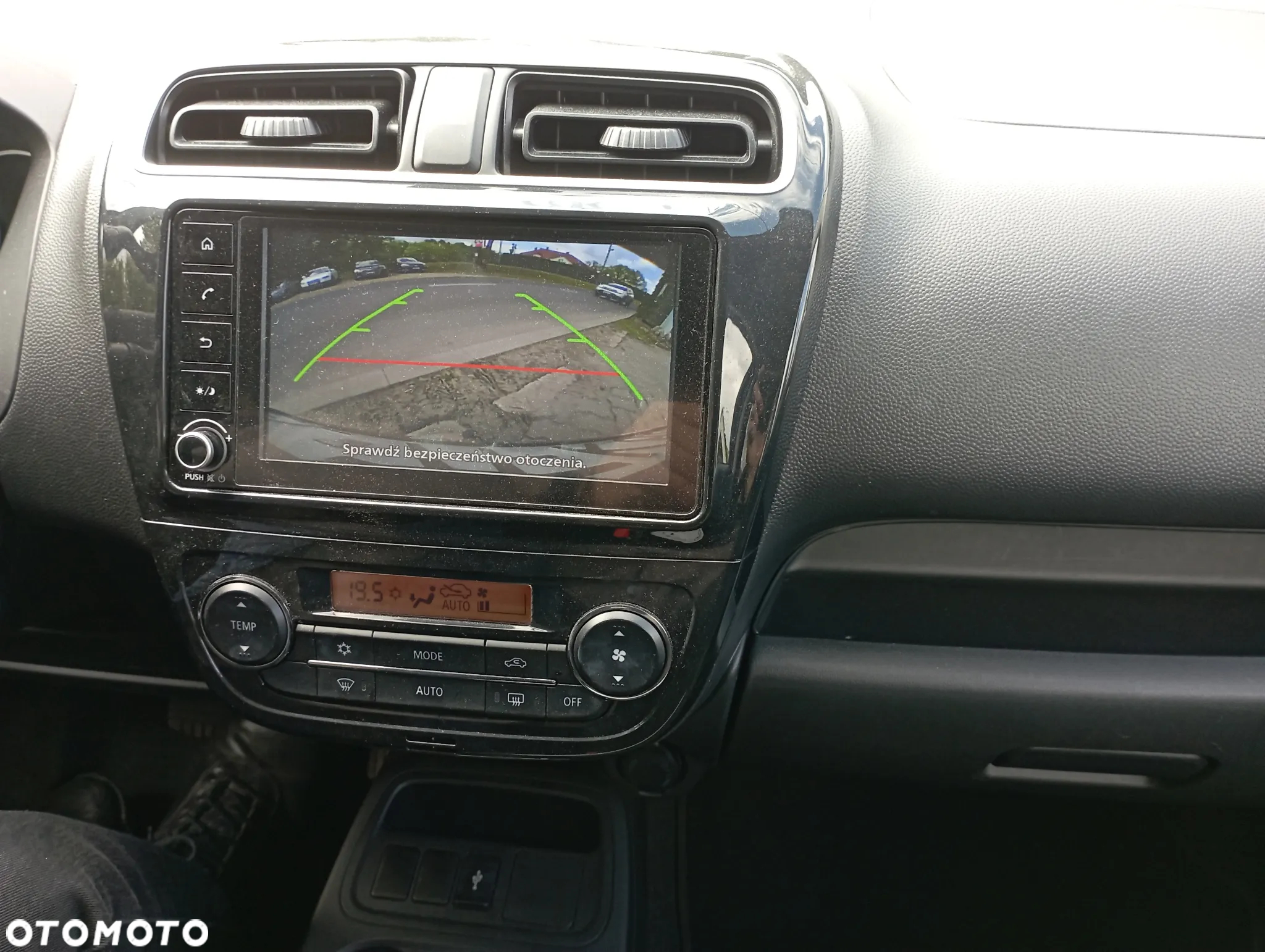 Mitsubishi Space Star 1.2 Intense SDA CVT - 15