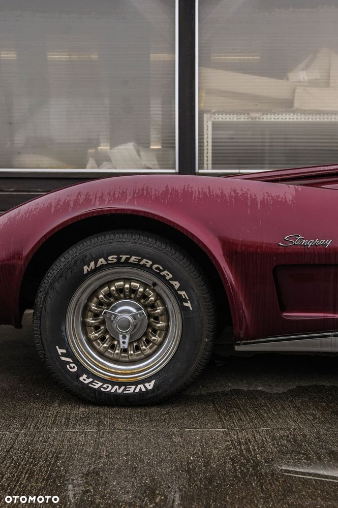 Chevrolet Corvette - 12