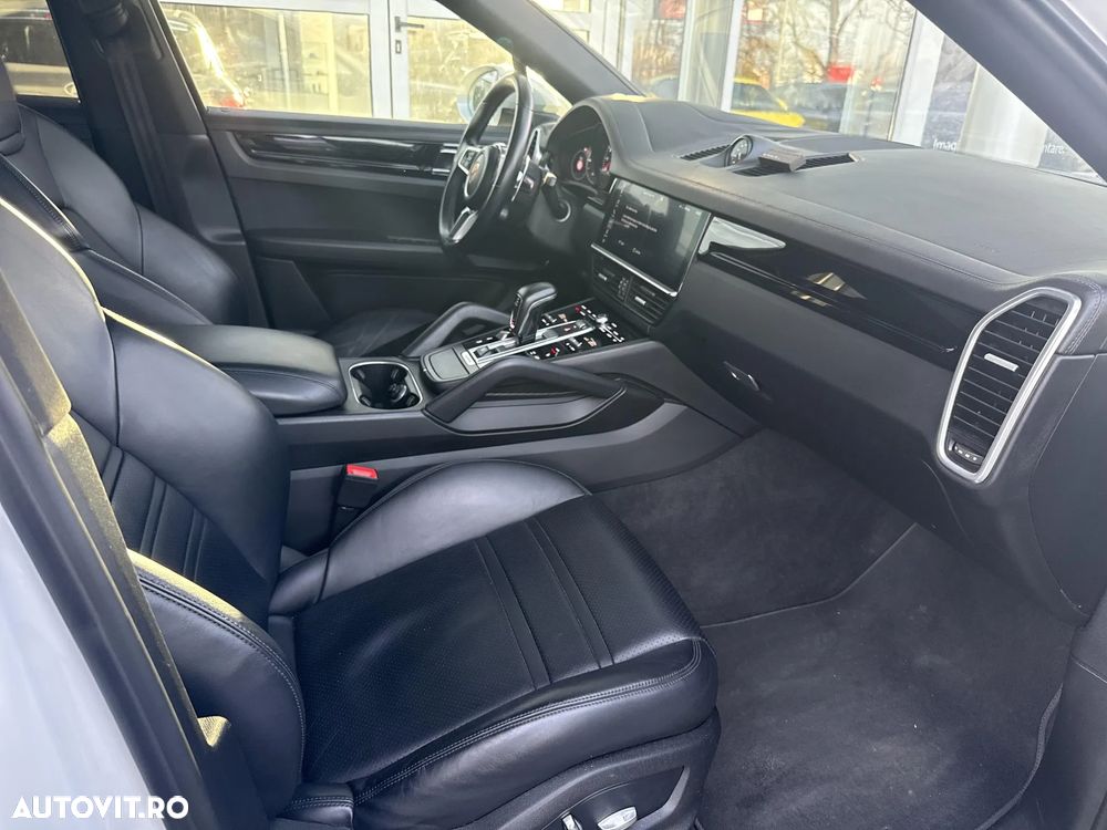 Porsche Cayenne Standard - 24