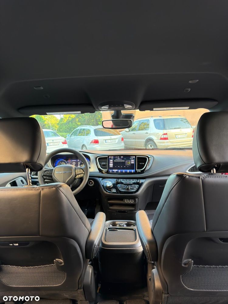 Chrysler Pacifica - 17