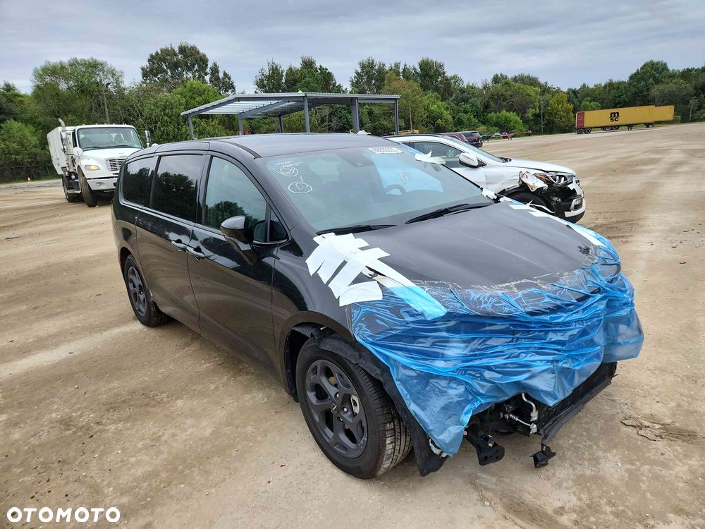 Chrysler Pacifica - 12