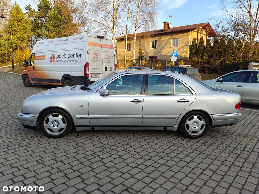 Mercedes-Benz Klasa E - 9