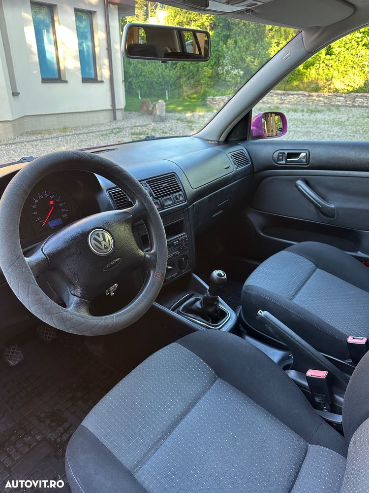 Volkswagen Golf - 6