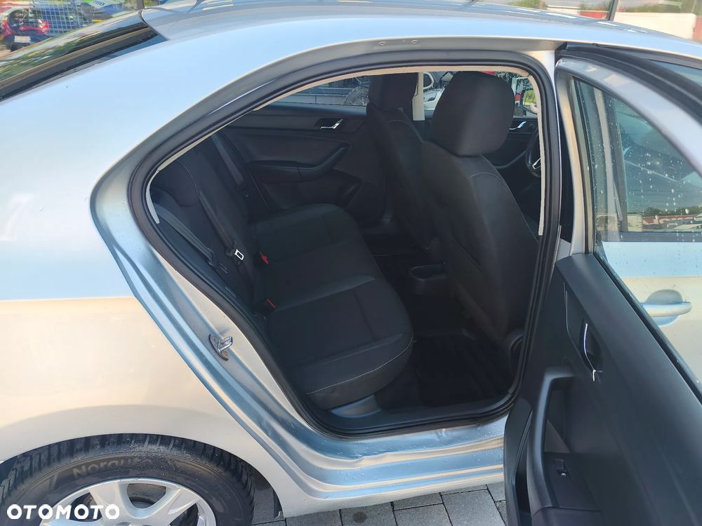 Skoda RAPID - 13