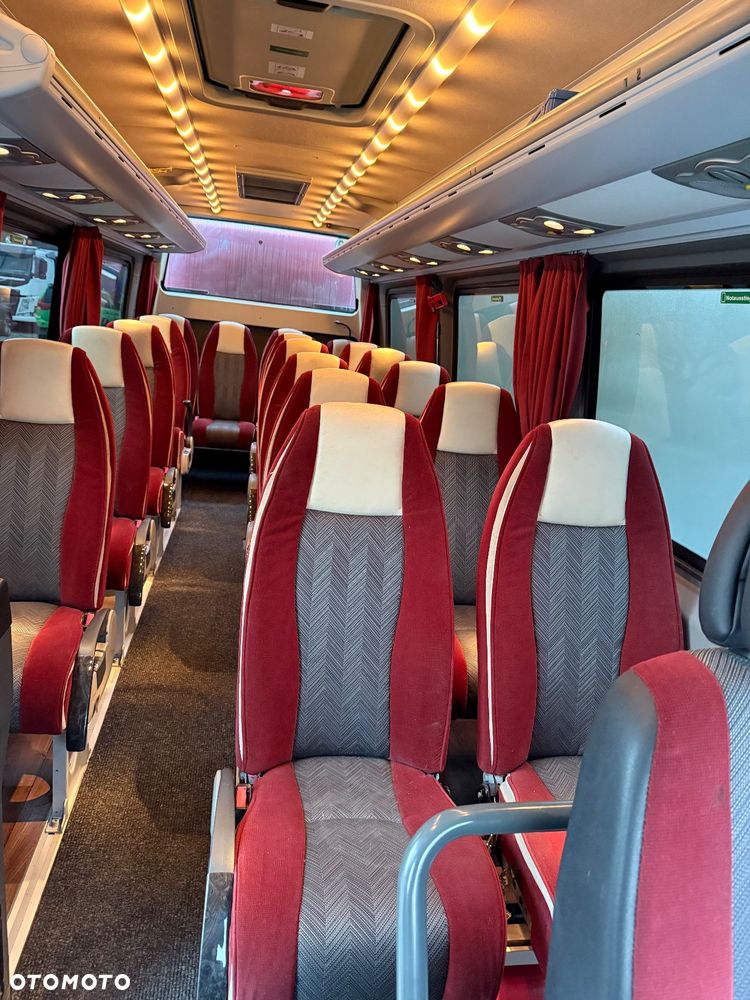 Mercedes-Benz Sprinter - 9