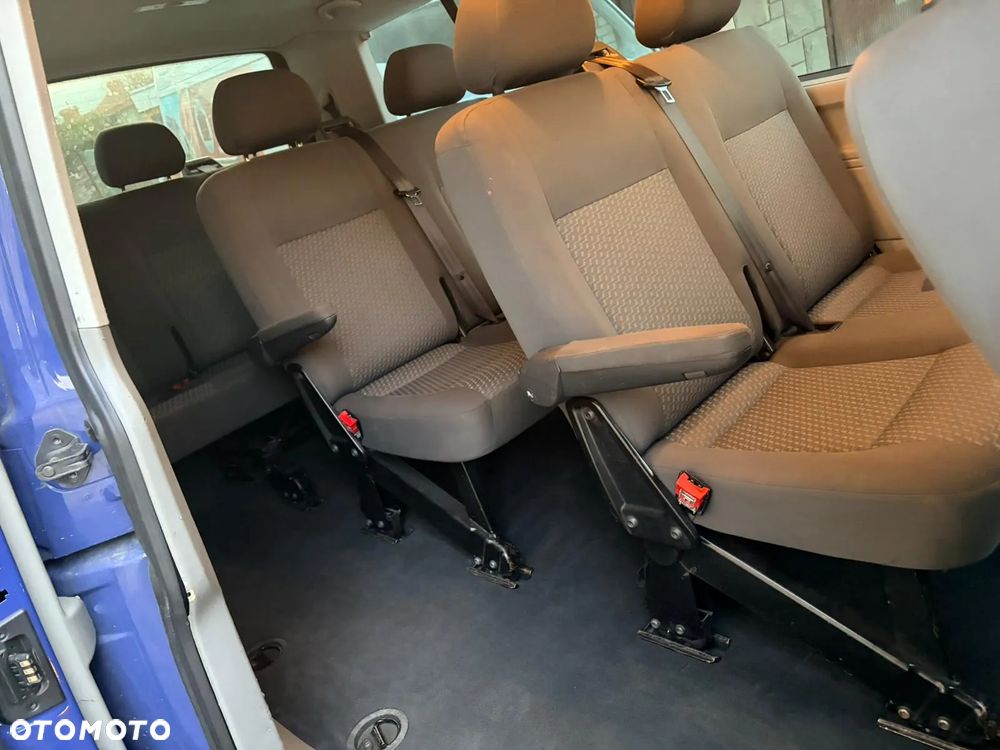 Volkswagen Caravelle - 9