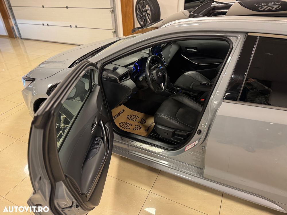 Toyota Corolla 2.0 HSD Exclusive Plus GR Sport Bi-Tone - 8