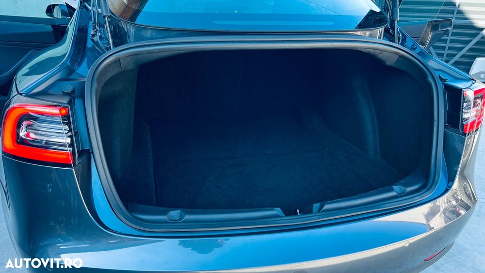 Tesla Model 3 - 9