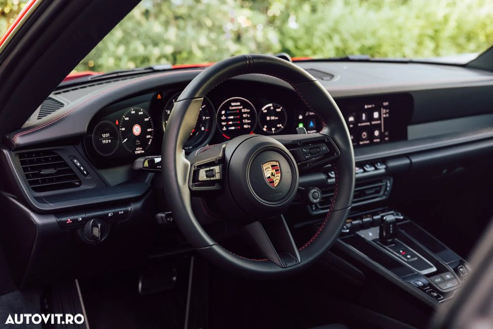 Porsche 911 Carrera 4 GTS PDK - 14