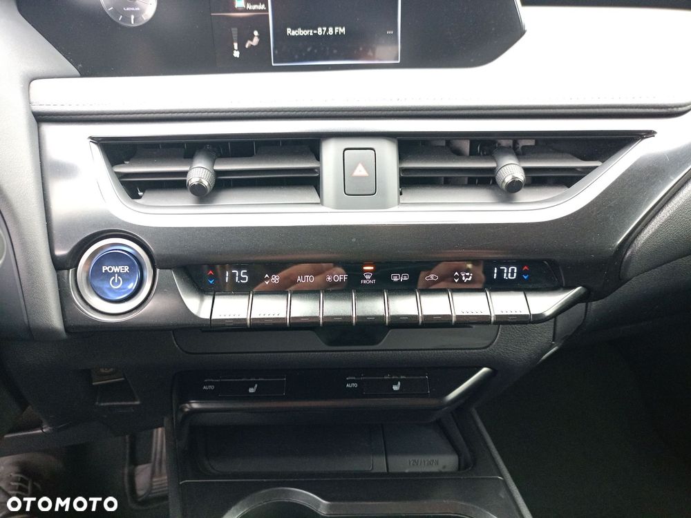 Lexus UX - 16