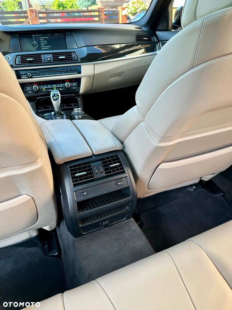 BMW Seria 5 550i xDrive Sport-Aut - 18