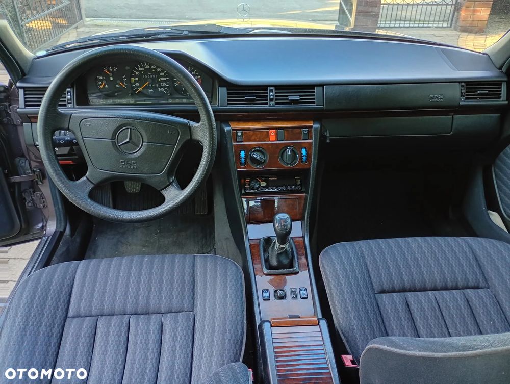 Mercedes-Benz W124 (1984-1993) - 17