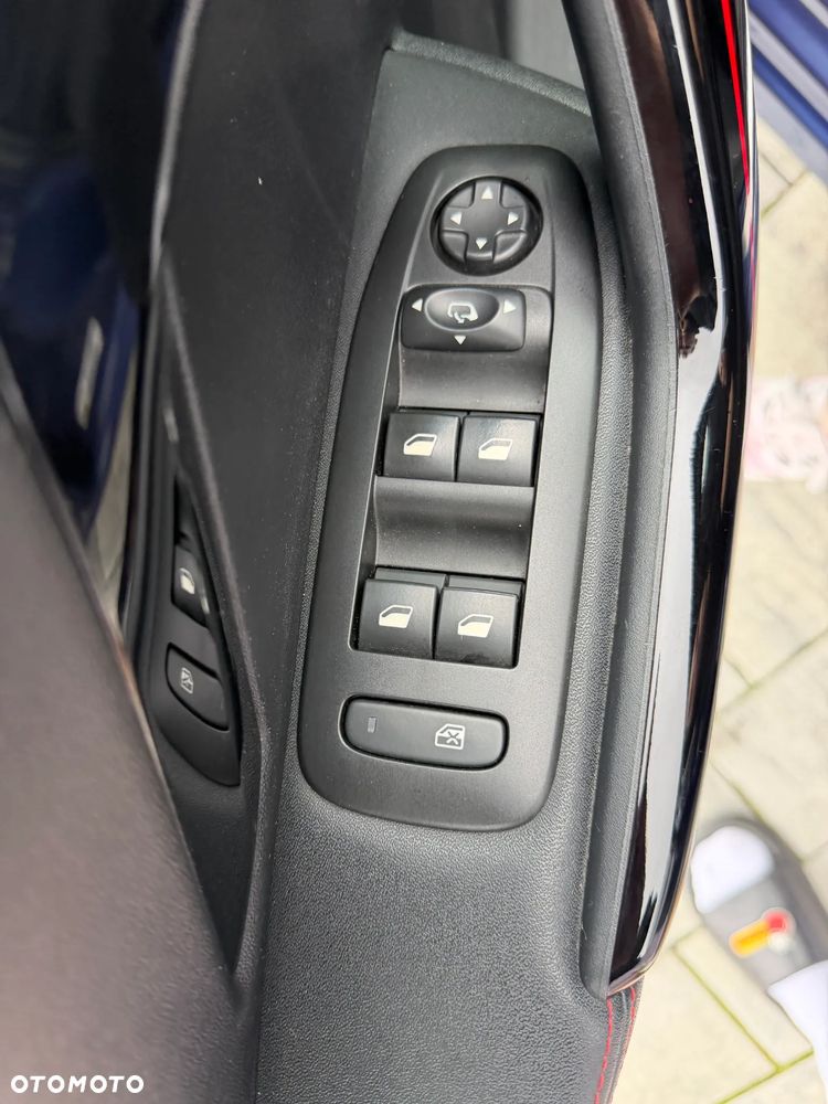 Peugeot 208 - 28