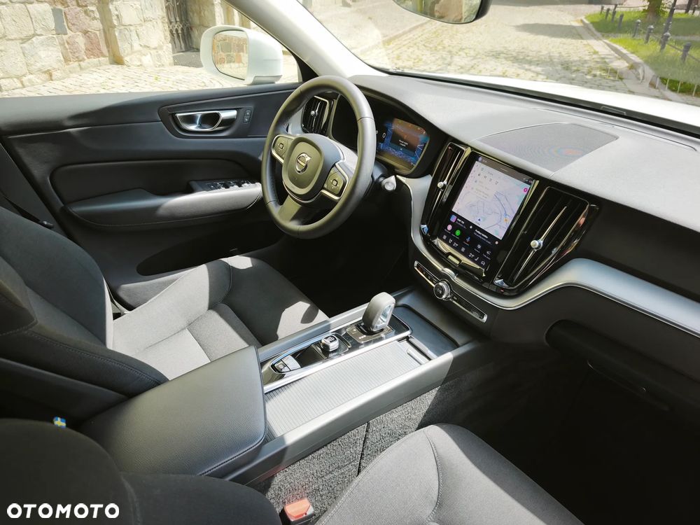 Volvo XC 60 B4 B Momentum Pro - 11