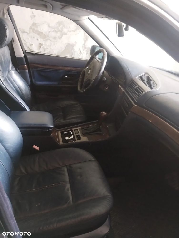 BMW Seria 7 750i - 2