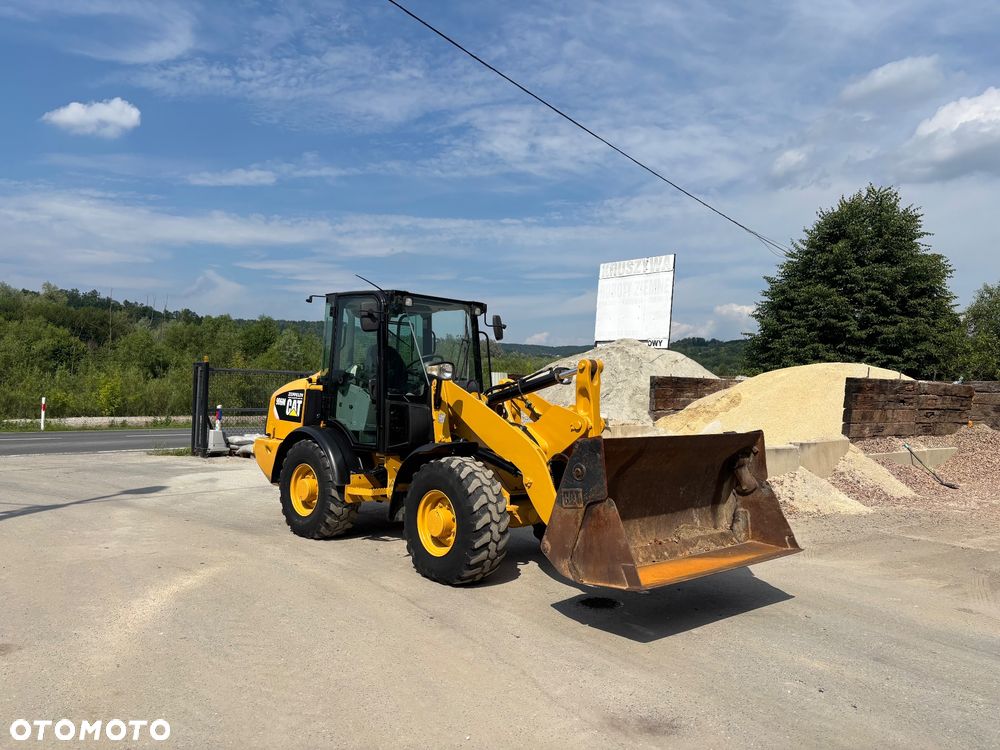 Caterpillar 906 - 1