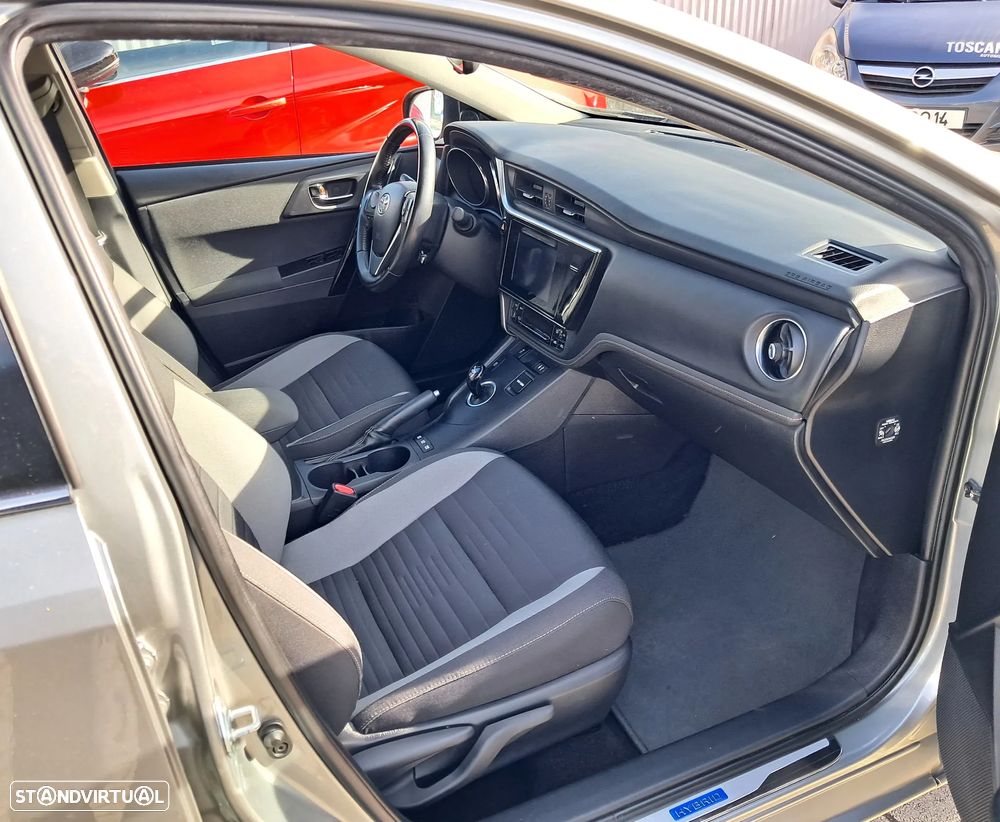 Toyota Auris Touring Sports 1.8 HSD Sport+Navi - 15