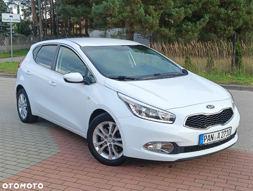 Kia Ceed 1.6 GDI Dream Team Edition - 4