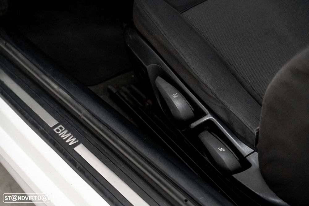 BMW 320 d Coupe Auto - 11