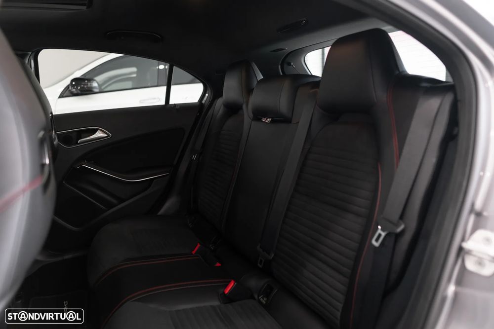 Mercedes-Benz A 45 AMG 4Matic Speedshift 7G-DCT - 27