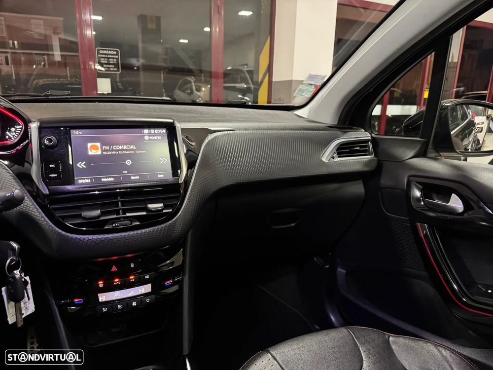 Peugeot 2008 1.2 PureTech GT Line - 12