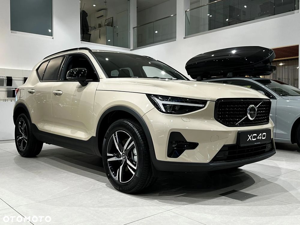 Volvo XC 40 B4 Plus Dark - 3