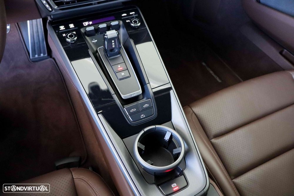 Porsche 911 (992) Carrera 4 PDK - 38