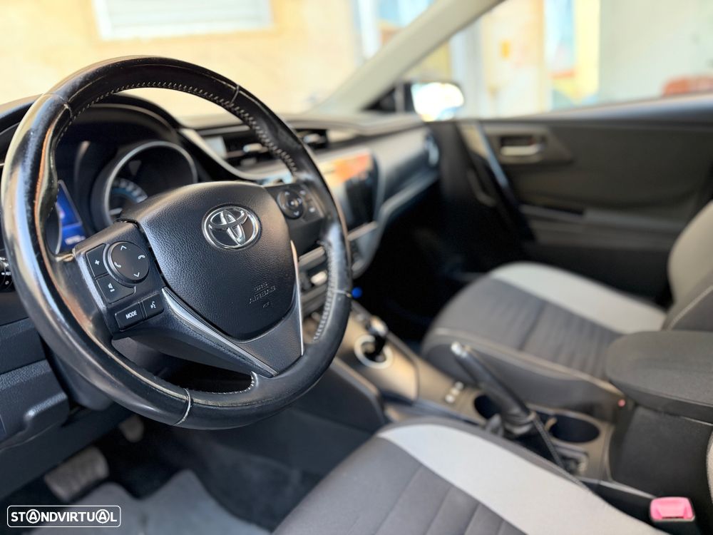 Toyota Auris 1.8 HSD Comfort +P.Sport+Navi - 37