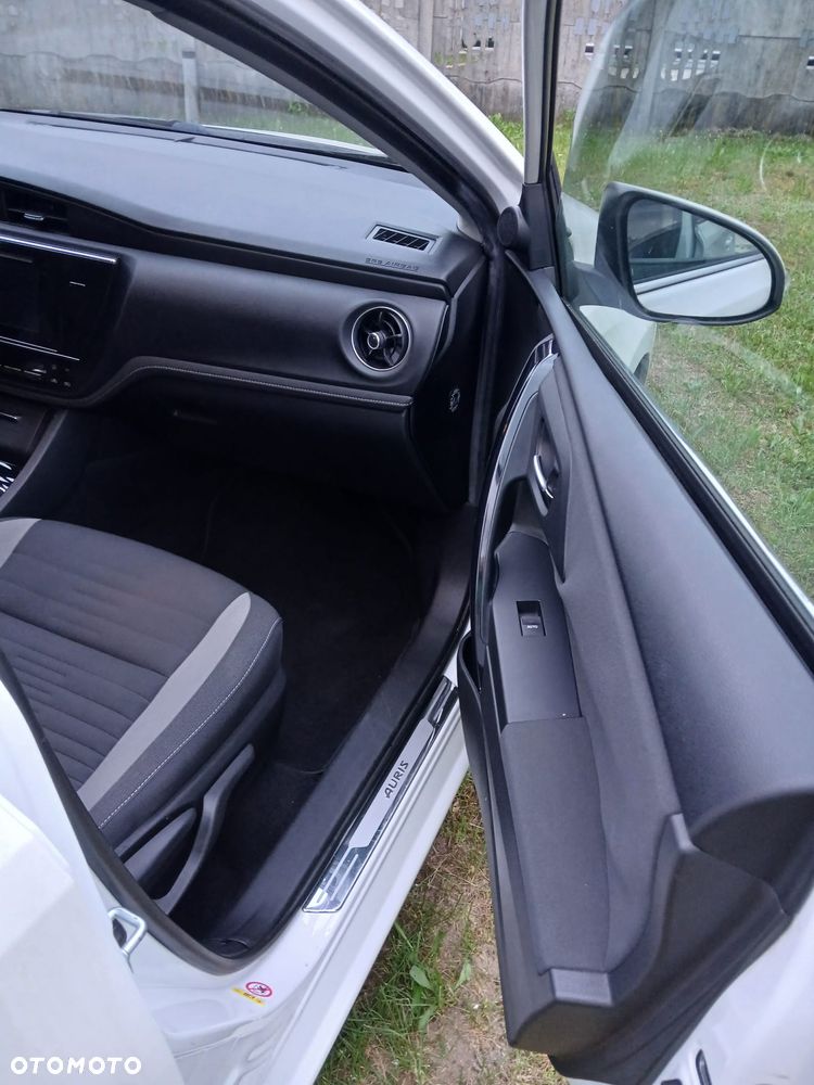 Toyota Auris 1.6 D-4D Prestige - 14