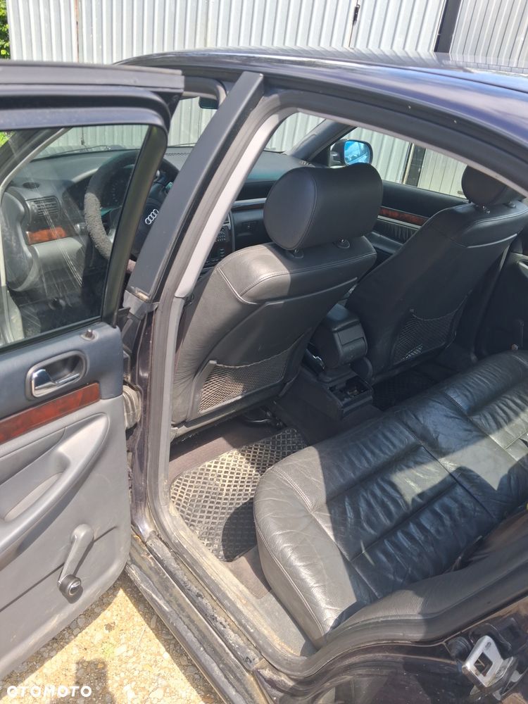 Audi A4 Limousine - 8