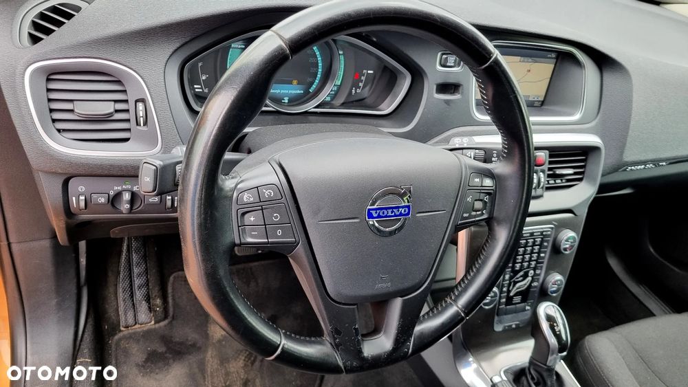 Volvo V40 Cross Country D3 Momentum - 19