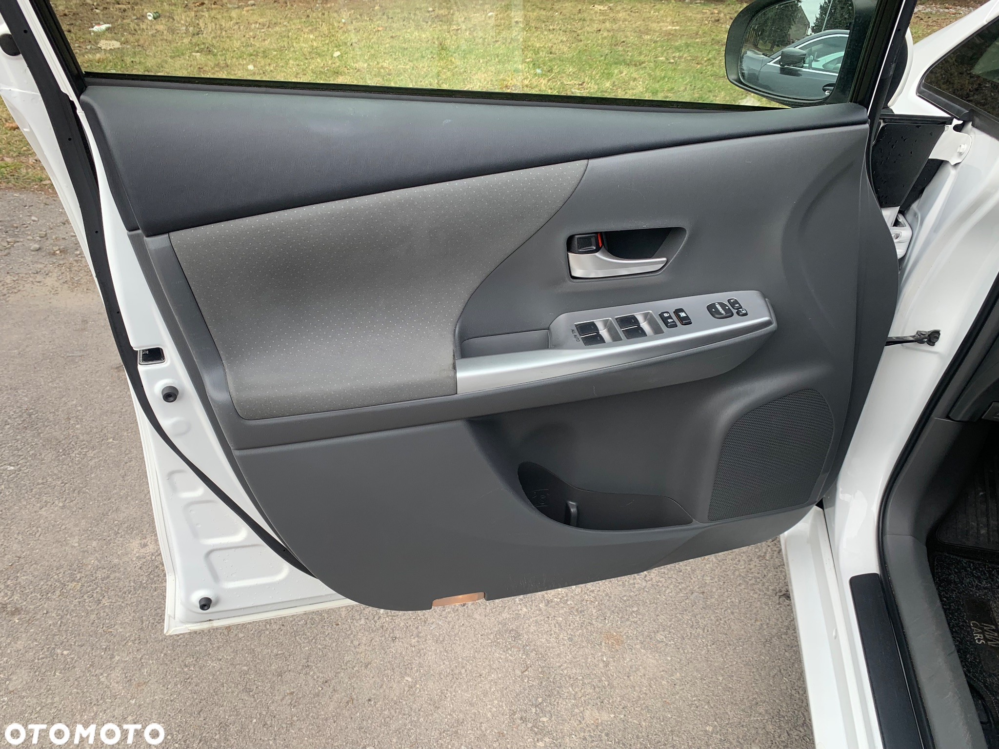 Toyota Prius+ (Hybrid) - 19