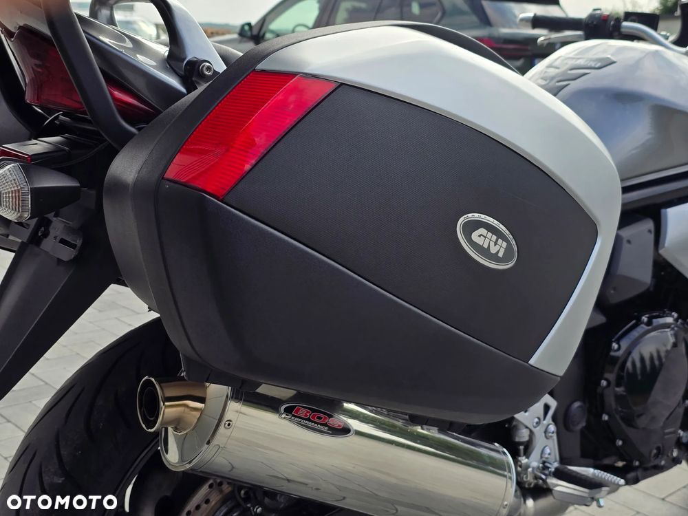 Suzuki GSX - 23