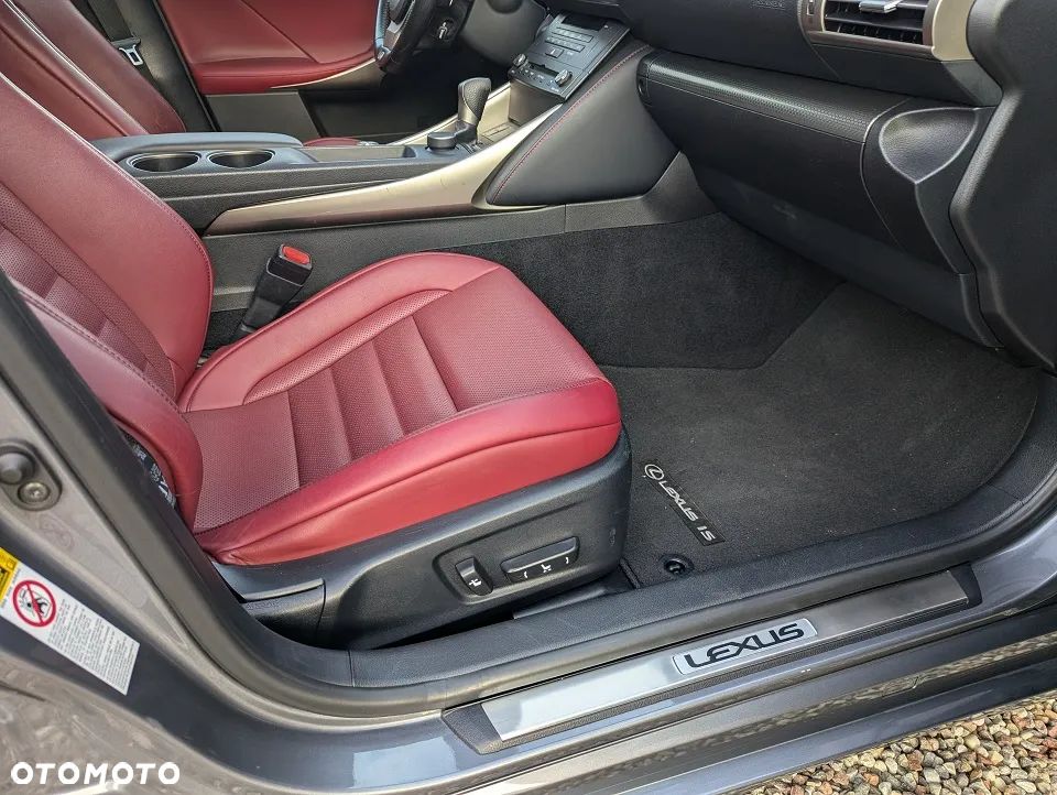 Lexus IS 200t F Sport - 21