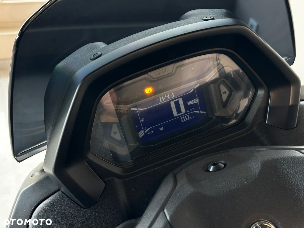 Yamaha NMAX - 8