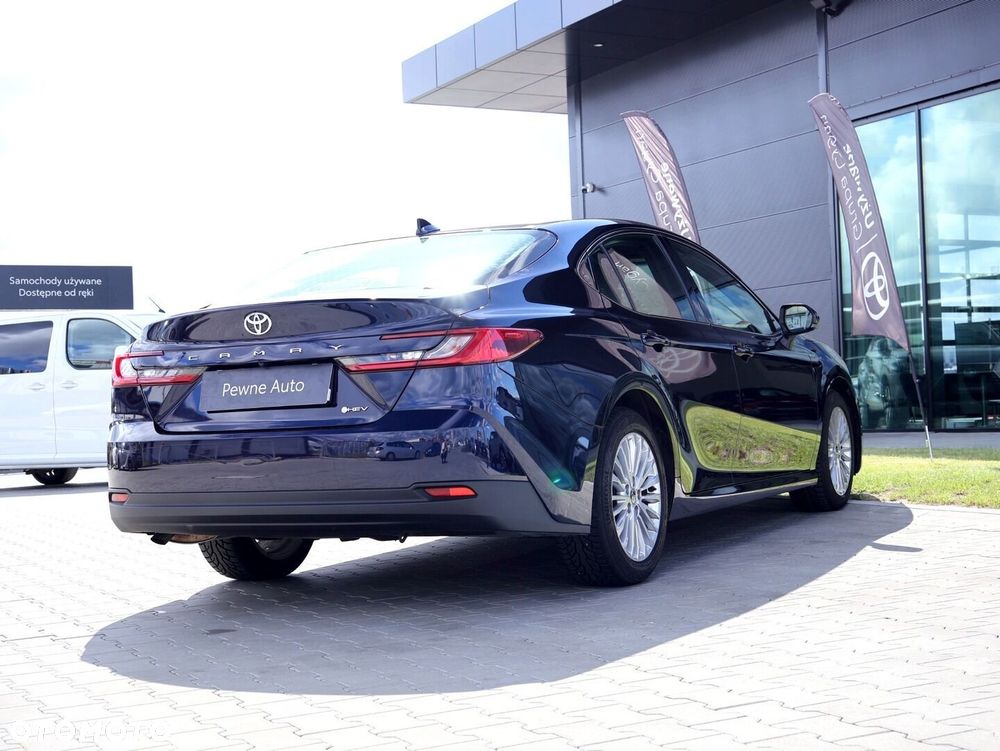 Toyota Camry - 8