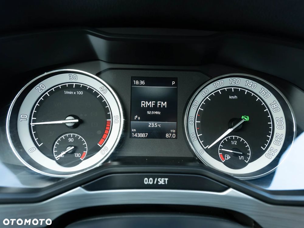 Skoda Superb 2.0 TDI SCR Ambition DSG - 27