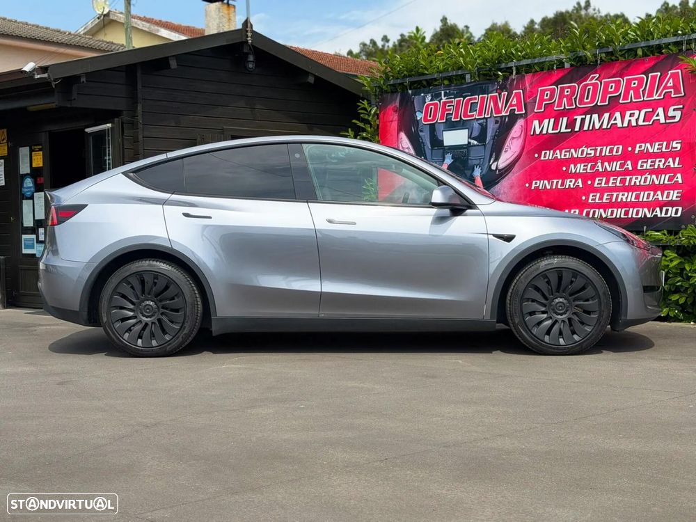 Tesla Model Y Standard RWD - 10