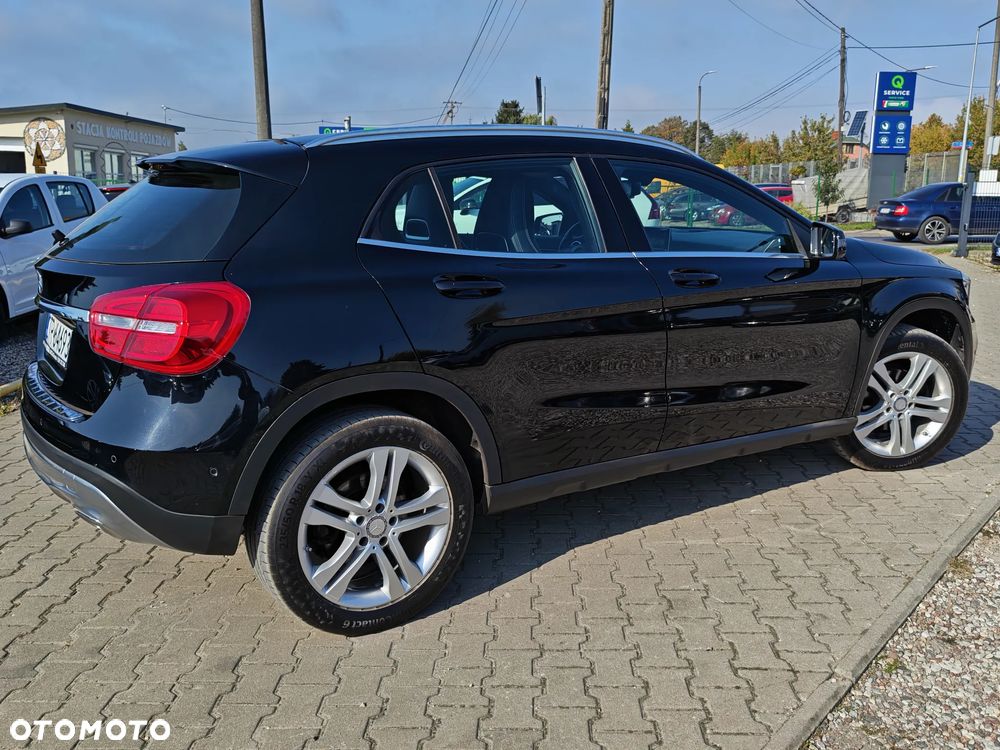 Mercedes-Benz GLA - 9