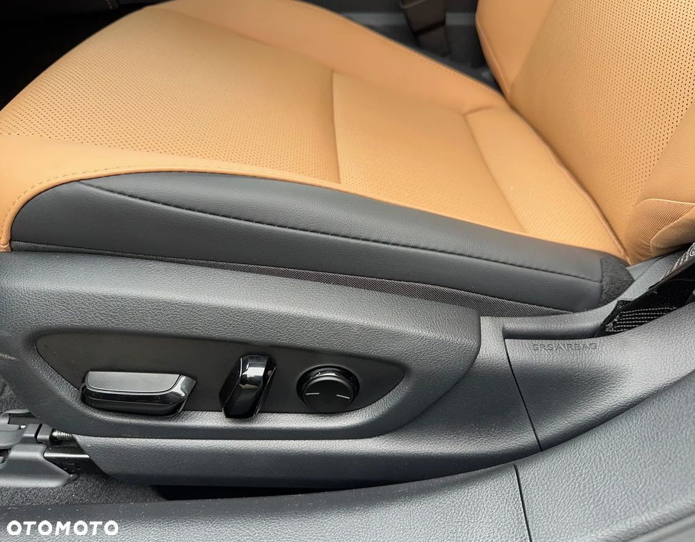 Lexus ES 300h Business Edition - 9