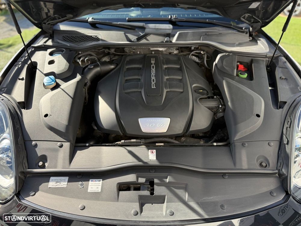 Porsche Cayenne Platinum Edition - 18