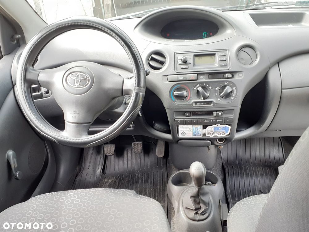 Toyota Yaris 1.0 Base - 6