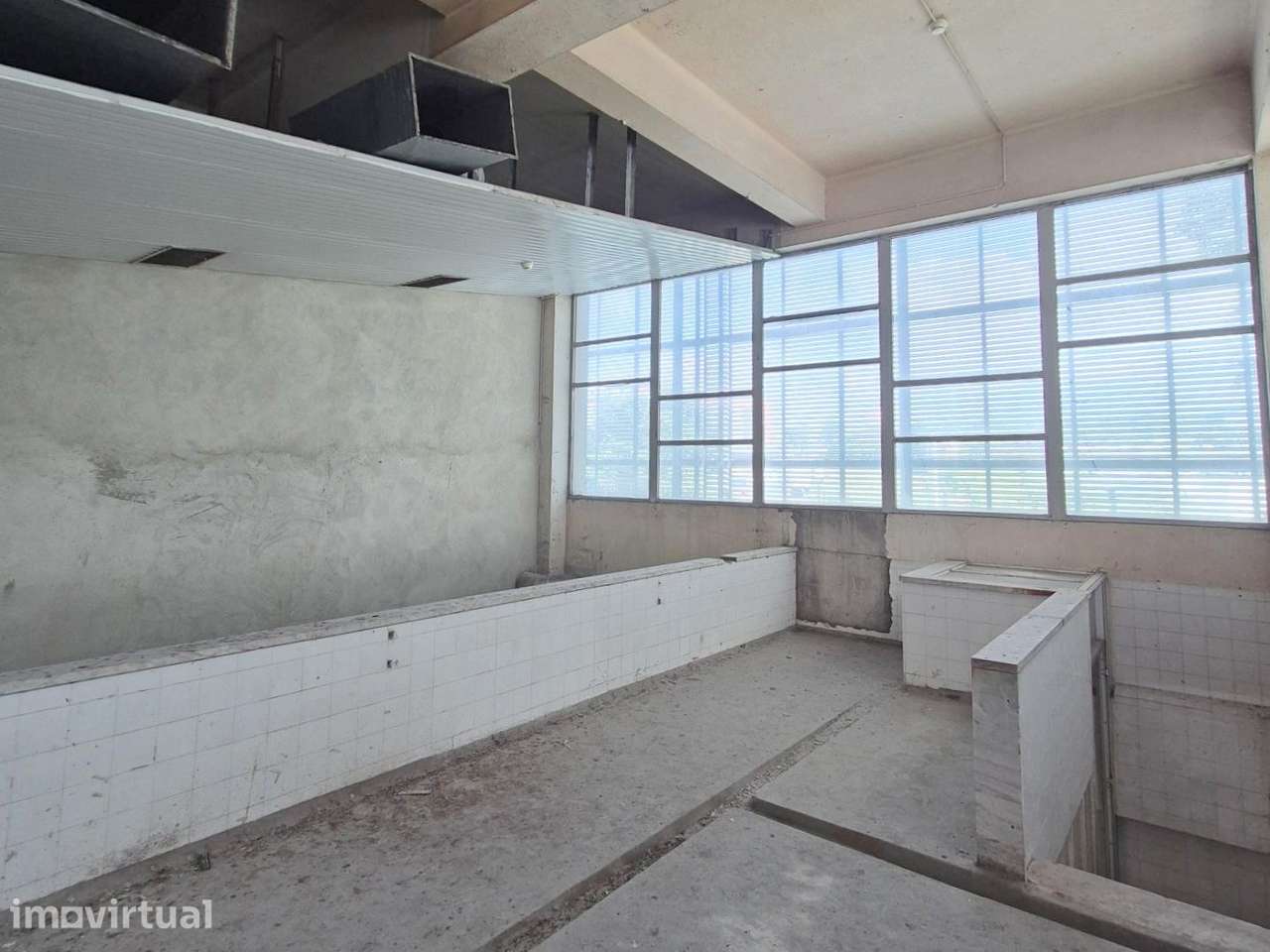Armazém Alfragide Arrendamento | 1.636 m2 | Edifício Sumol - Grande imagem: 4/11