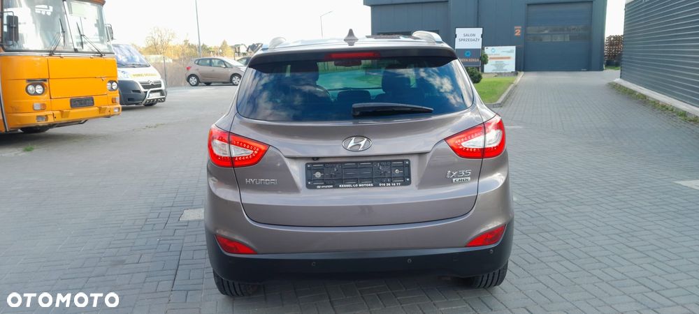 Hyundai ix35 1.7 CRDi 2WD blue Finale Gold - 14