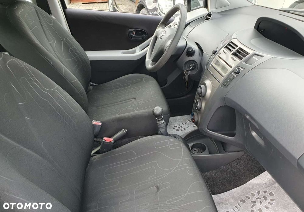 Toyota Yaris - 22