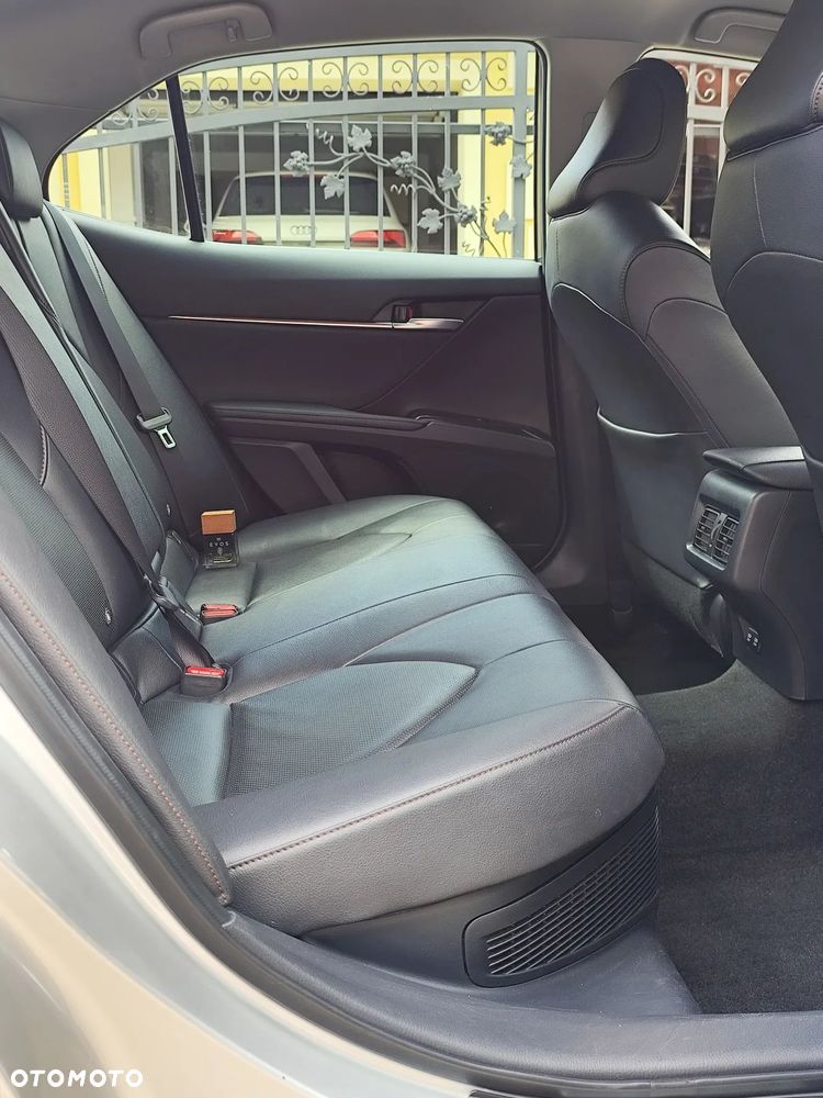 Toyota Camry 2.5 Hybrid Executive CVT - 14