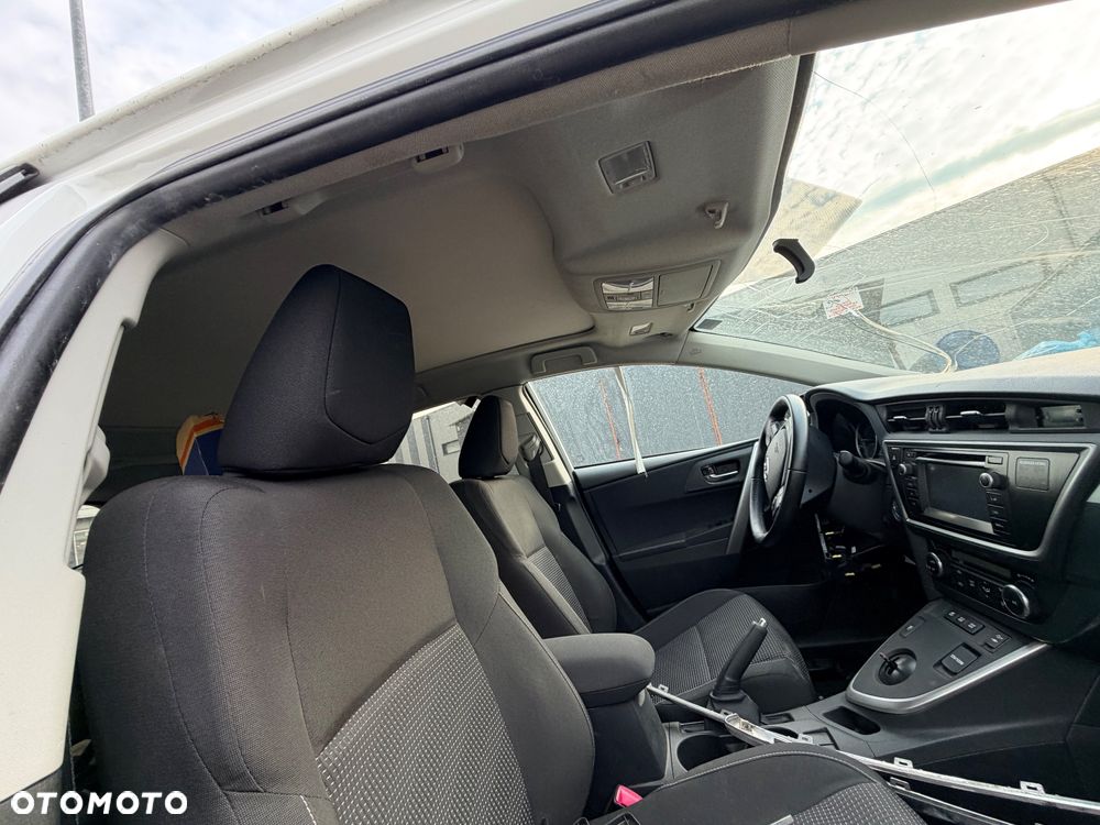 Toyota Auris Kombi 2014 . Mały przebieg - 3