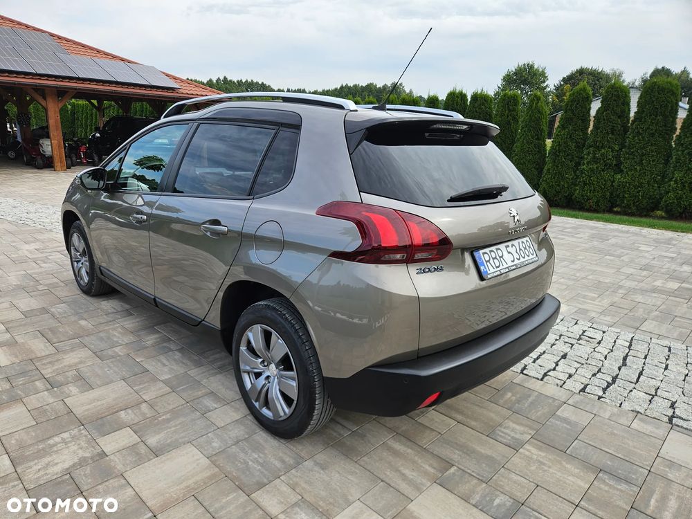 Peugeot 2008 1.2 Pure Tech Signature - 19
