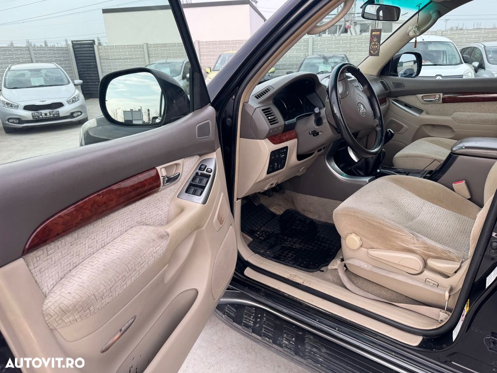 Toyota Land Cruiser - 22