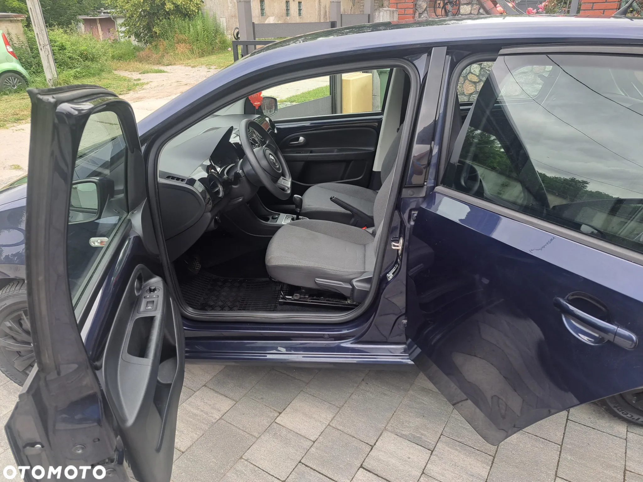 Volkswagen up! (BlueMotion Technology) ASG move - 17